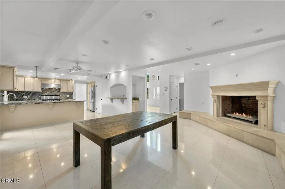 2222 Pier Avenue Santa Monica, CA 90405
