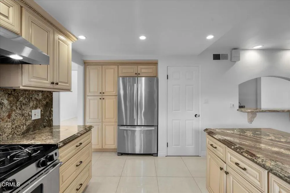 2222 Pier Avenue Santa Monica, CA 90405