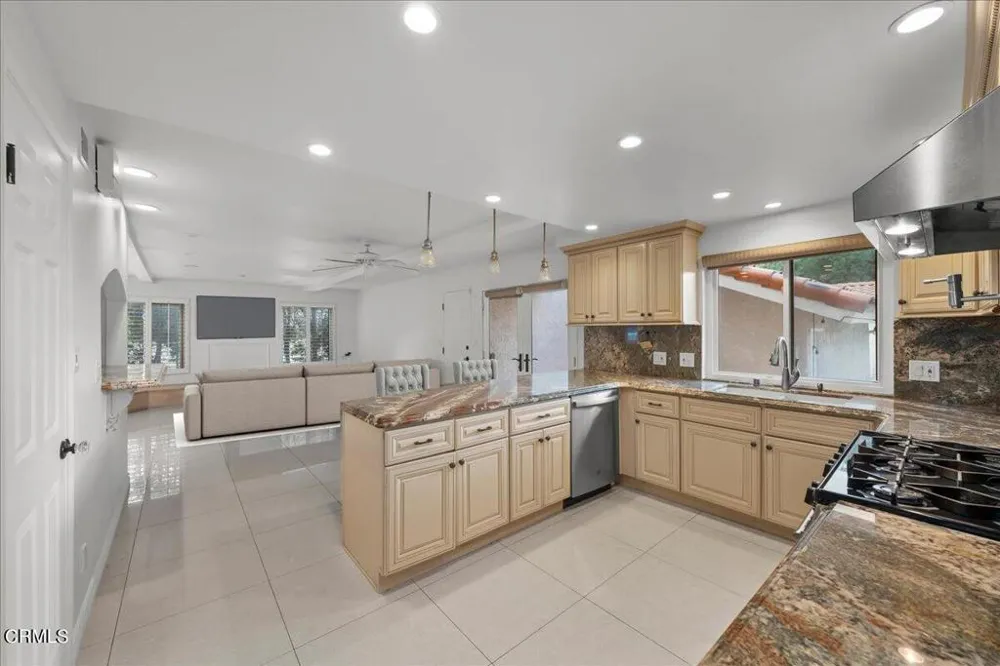 2222 Pier Avenue Santa Monica, CA 90405