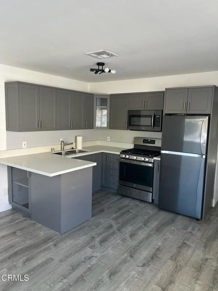2222 Pier Avenue Santa Monica, CA 90405