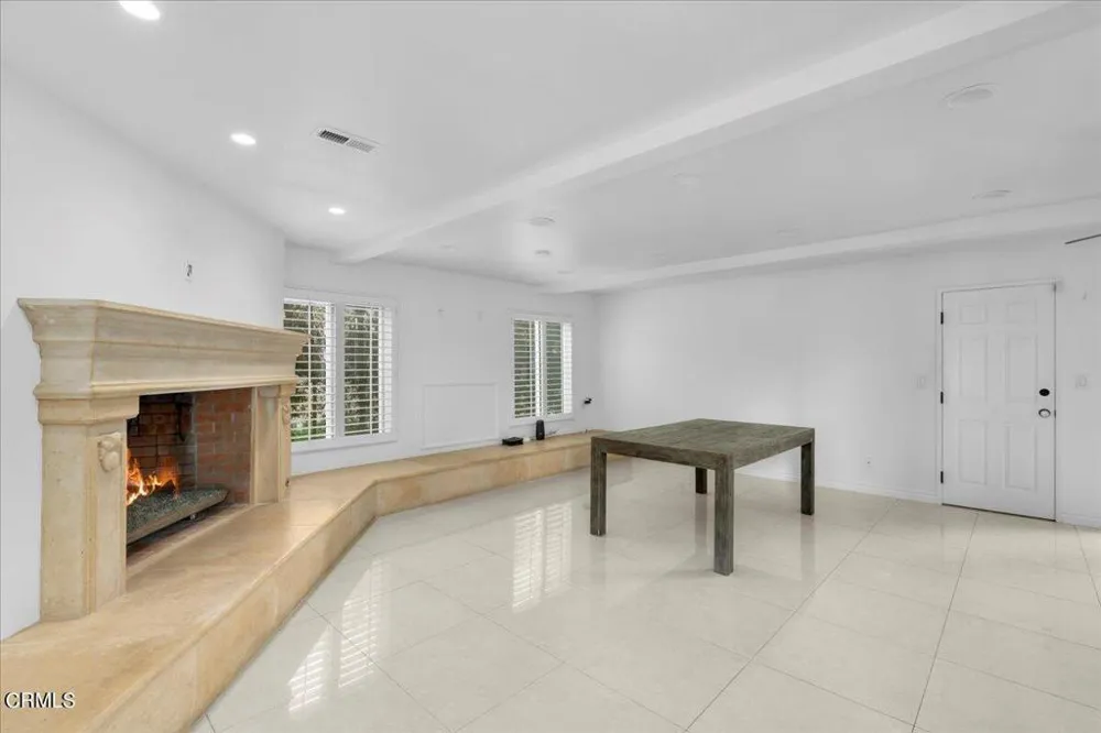 2222 Pier Avenue Santa Monica, CA 90405