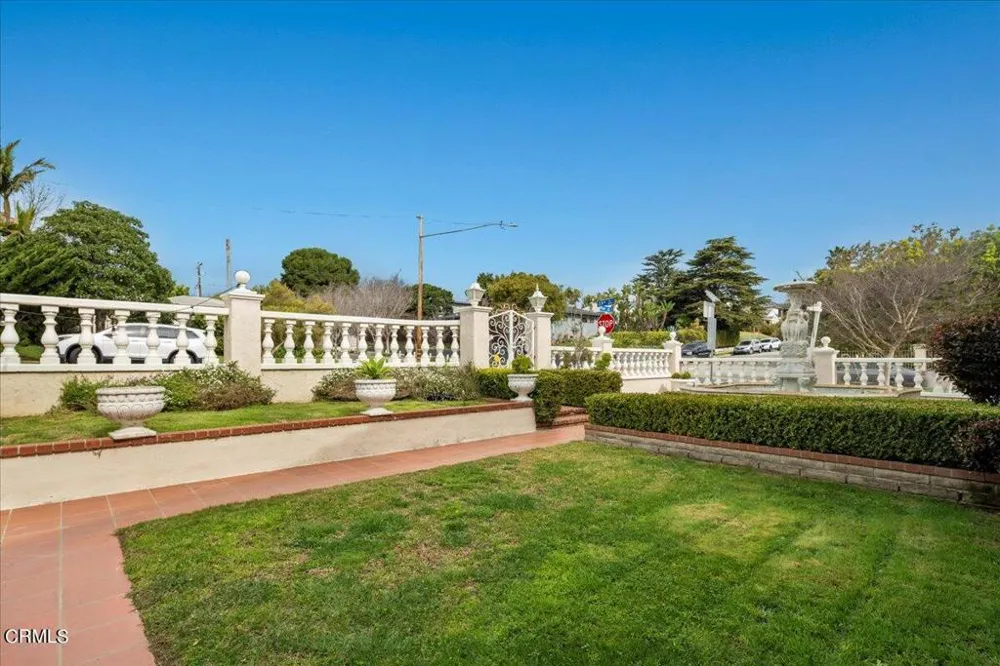 2222 Pier Avenue Santa Monica, CA 90405