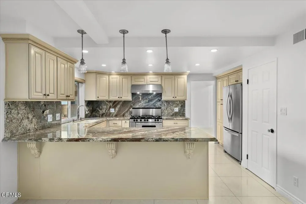 2222 Pier Avenue Santa Monica, CA 90405