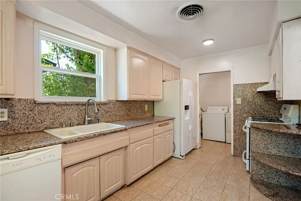 6217 Van Noord Avenue Van Nuys, CA 91401
