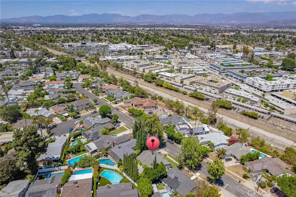 6217 Van Noord Avenue Van Nuys, CA 91401