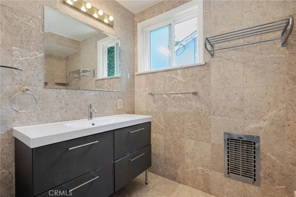 6217 Van Noord Avenue Van Nuys, CA 91401