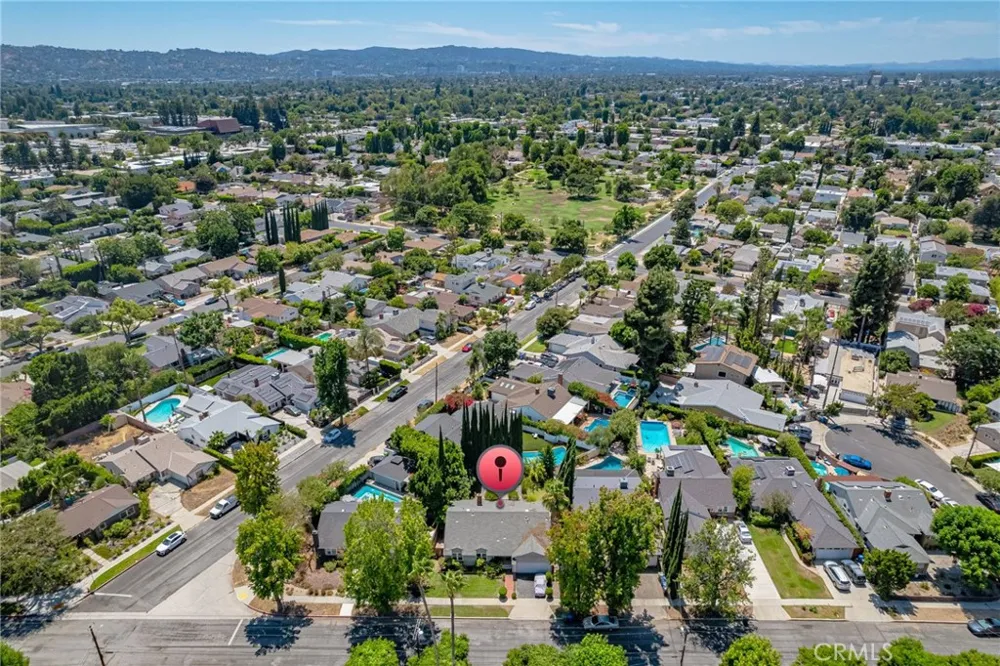 6217 Van Noord Avenue Van Nuys, CA 91401