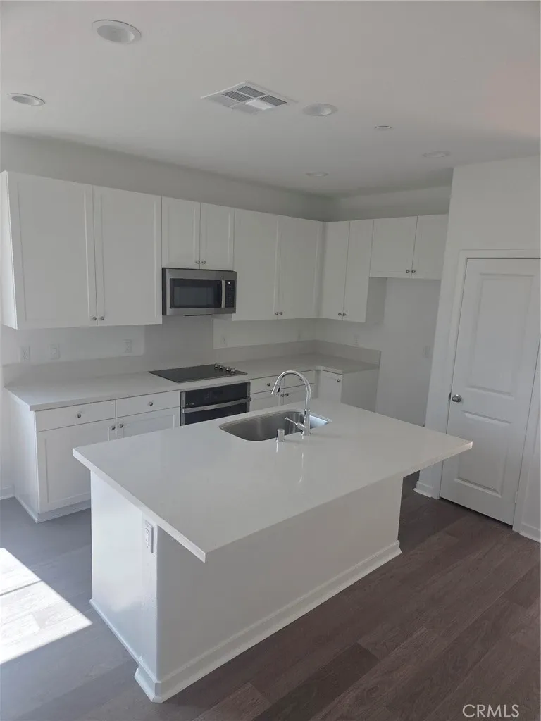 16492 Botanical Lane Fontana, CA 92336