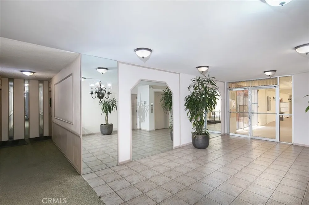 5651 Sumner #109 Culver City, CA 90230
