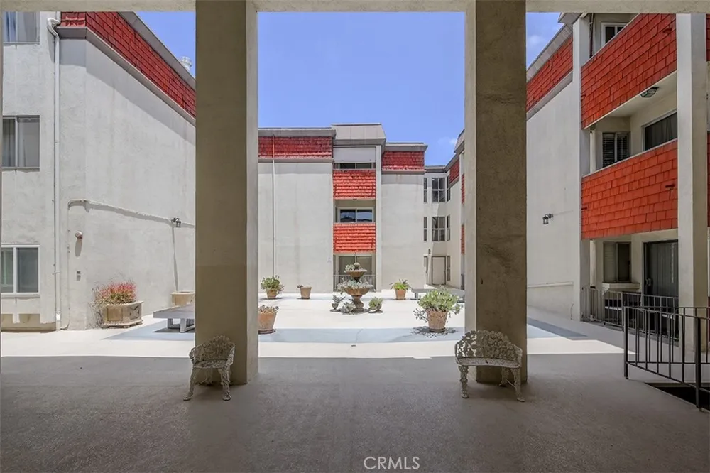 5651 Sumner #109 Culver City, CA 90230
