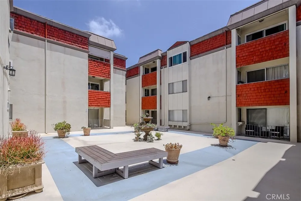 5651 Sumner #109 Culver City, CA 90230