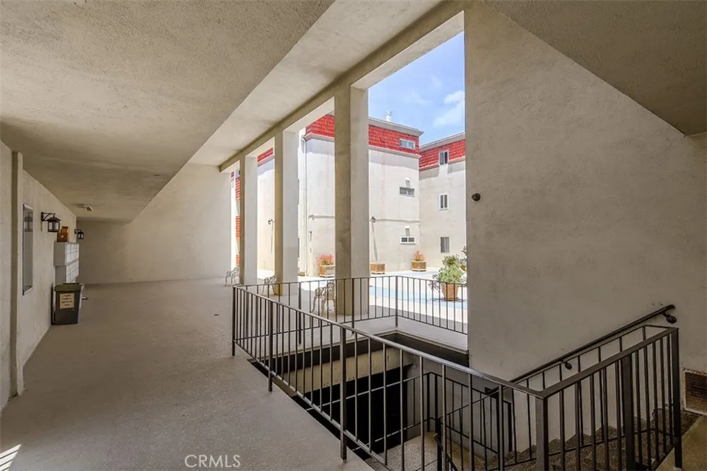 5651 Sumner #109 Culver City, CA 90230