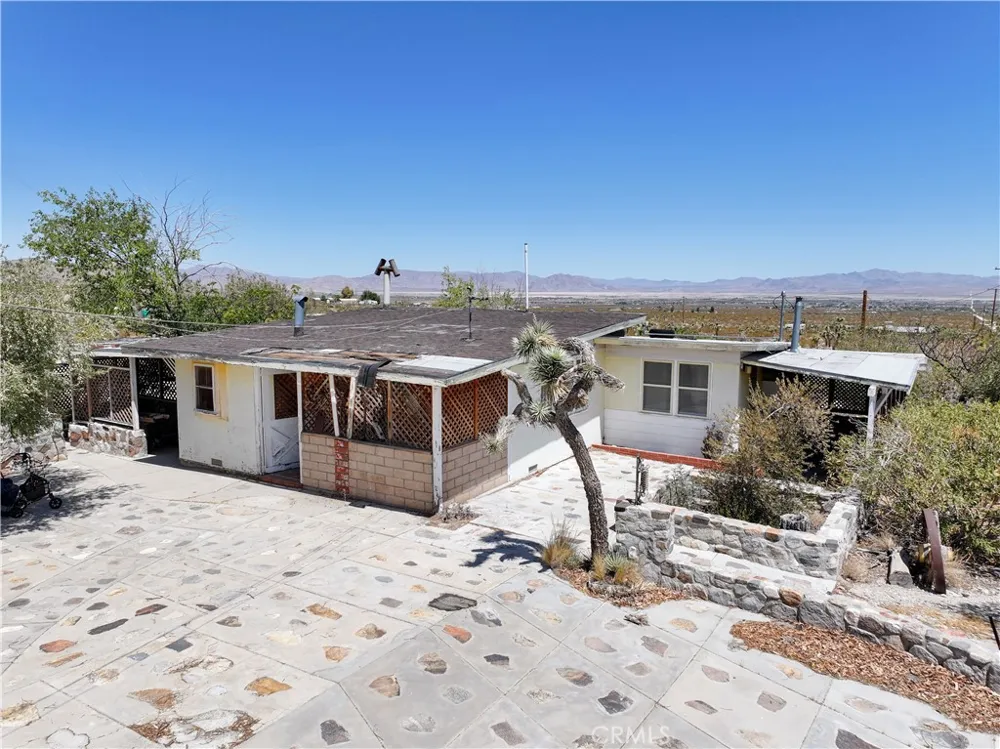 7594 Fairlane Lucerne Valley, CA 92356