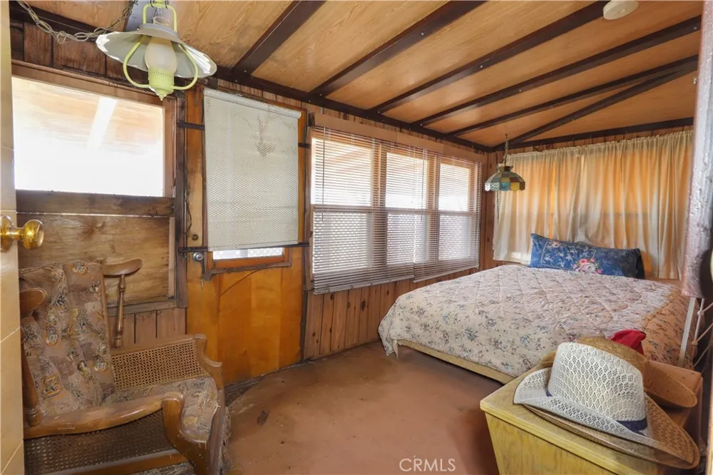 7594 Fairlane Lucerne Valley, CA 92356