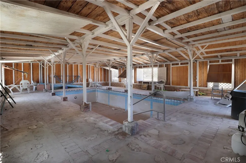 7594 Fairlane Lucerne Valley, CA 92356