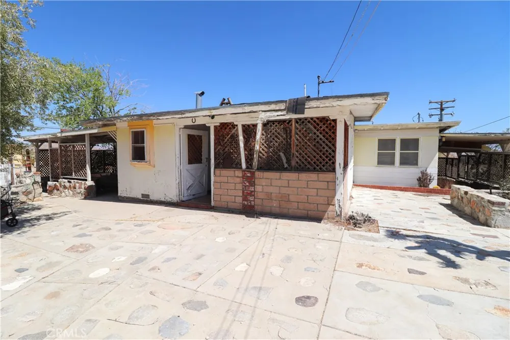 7594 Fairlane Lucerne Valley, CA 92356