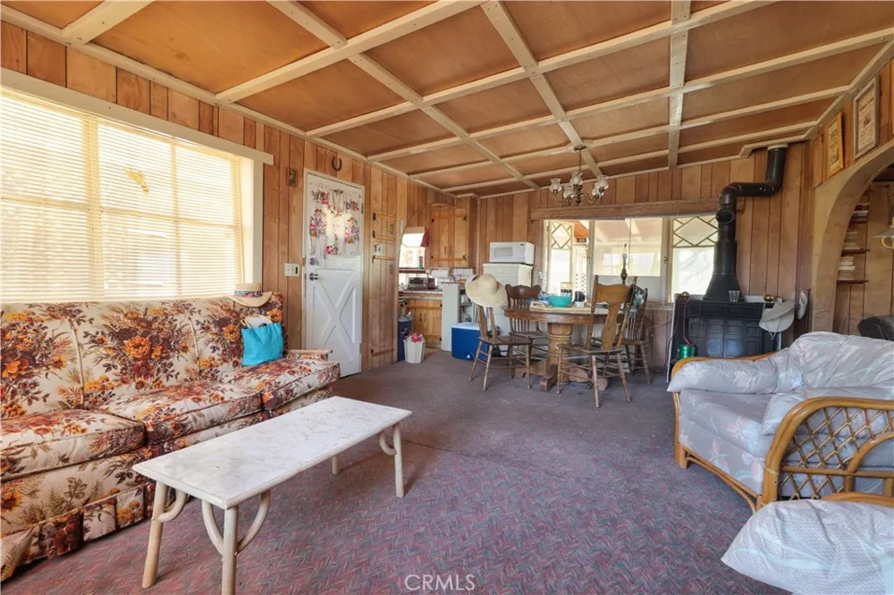 7594 Fairlane Lucerne Valley, CA 92356