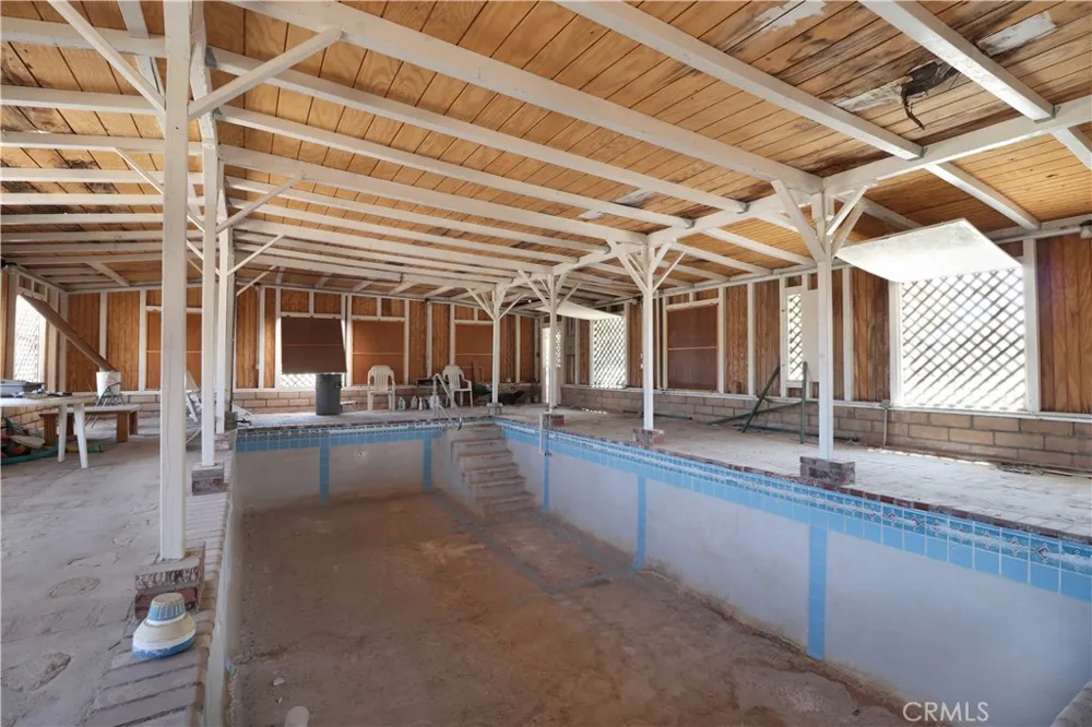 7594 Fairlane Lucerne Valley, CA 92356