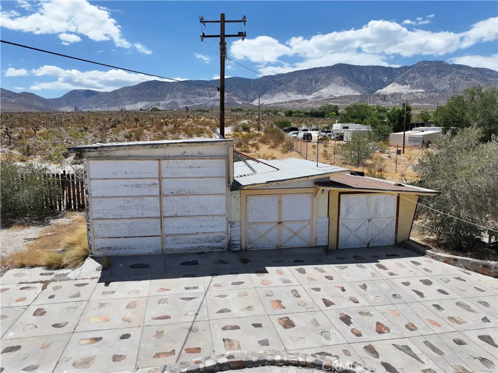 7594 Fairlane Lucerne Valley, CA 92356