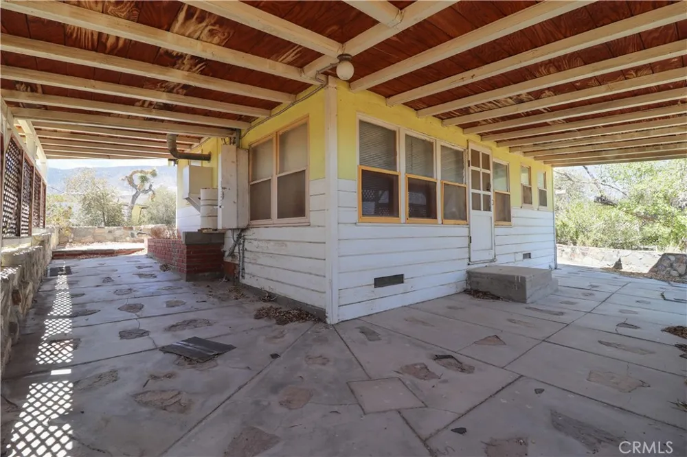 7594 Fairlane Lucerne Valley, CA 92356