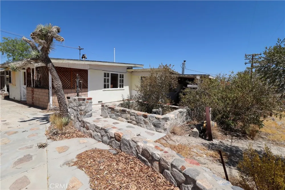 7594 Fairlane Lucerne Valley, CA 92356