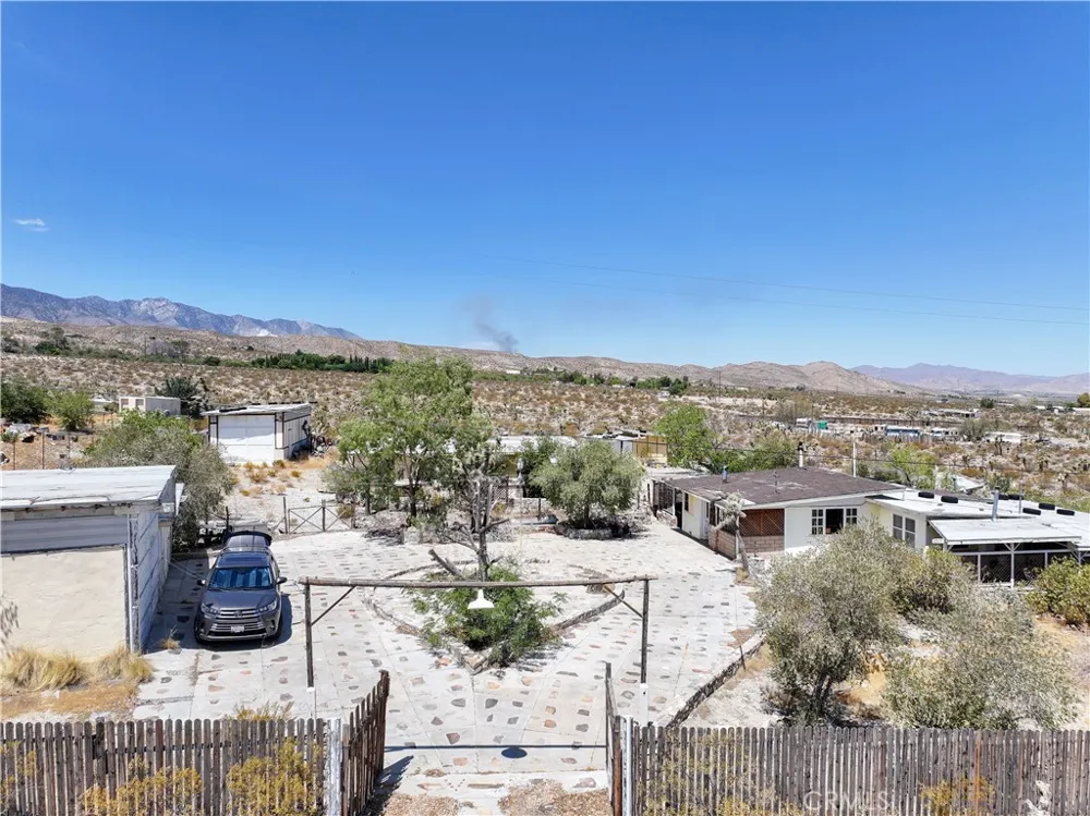 7594 Fairlane Lucerne Valley, CA 92356