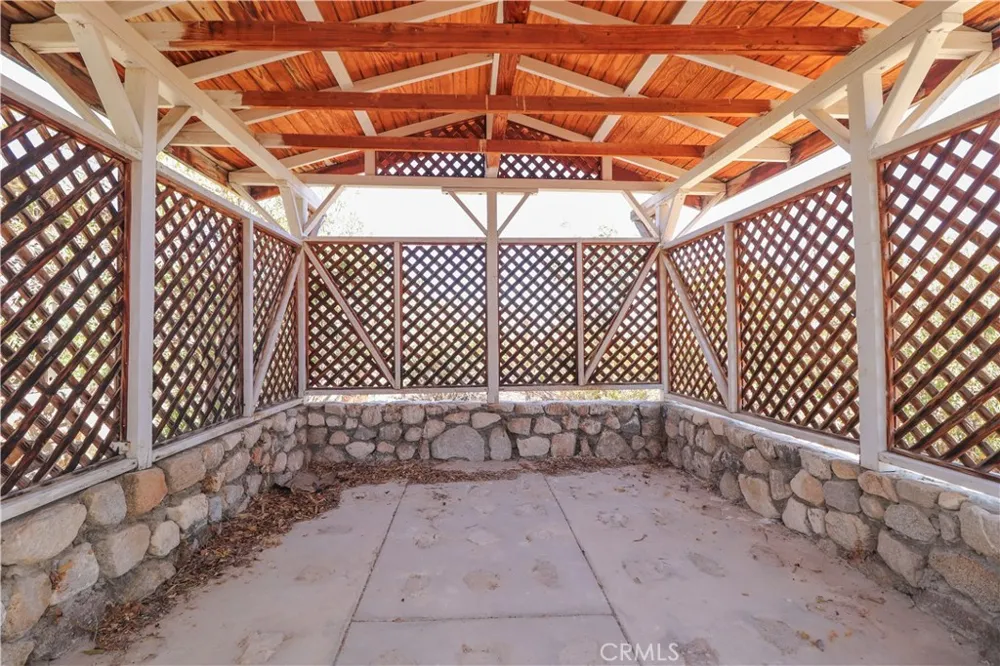 7594 Fairlane Lucerne Valley, CA 92356