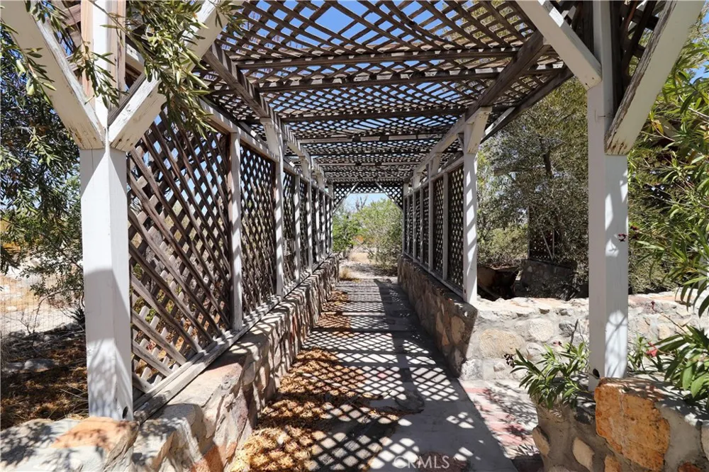 7594 Fairlane Lucerne Valley, CA 92356