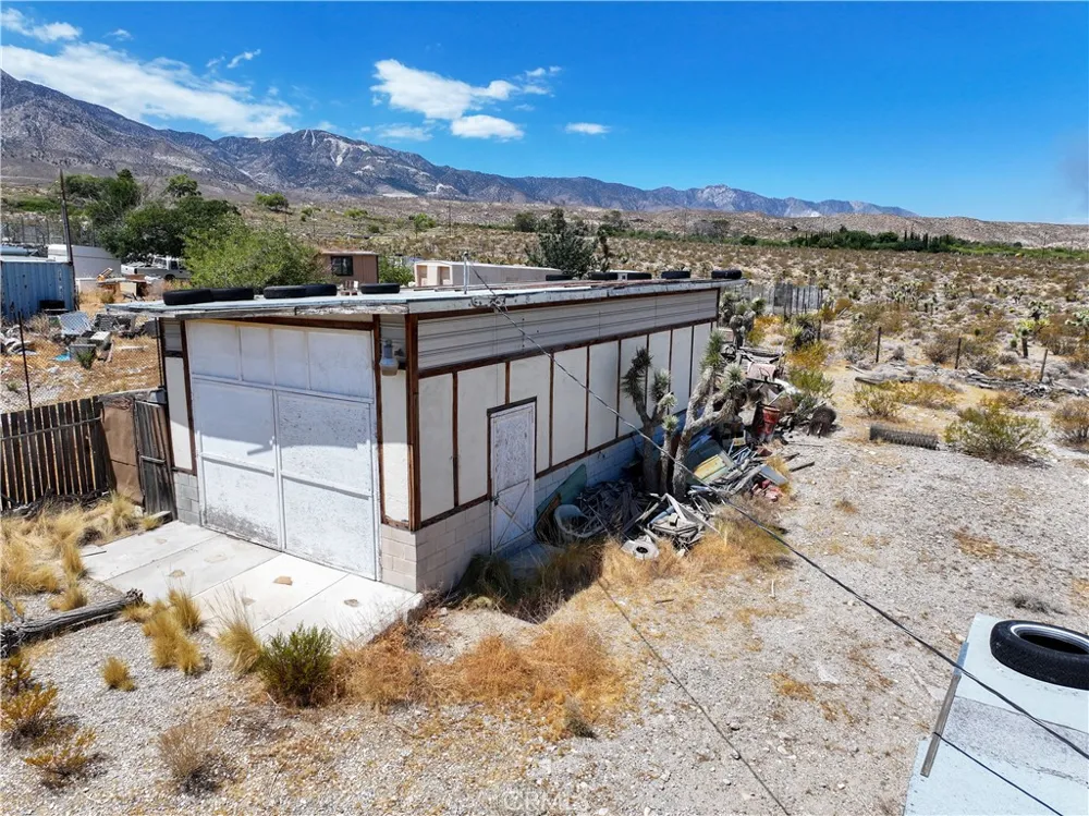 7594 Fairlane Lucerne Valley, CA 92356
