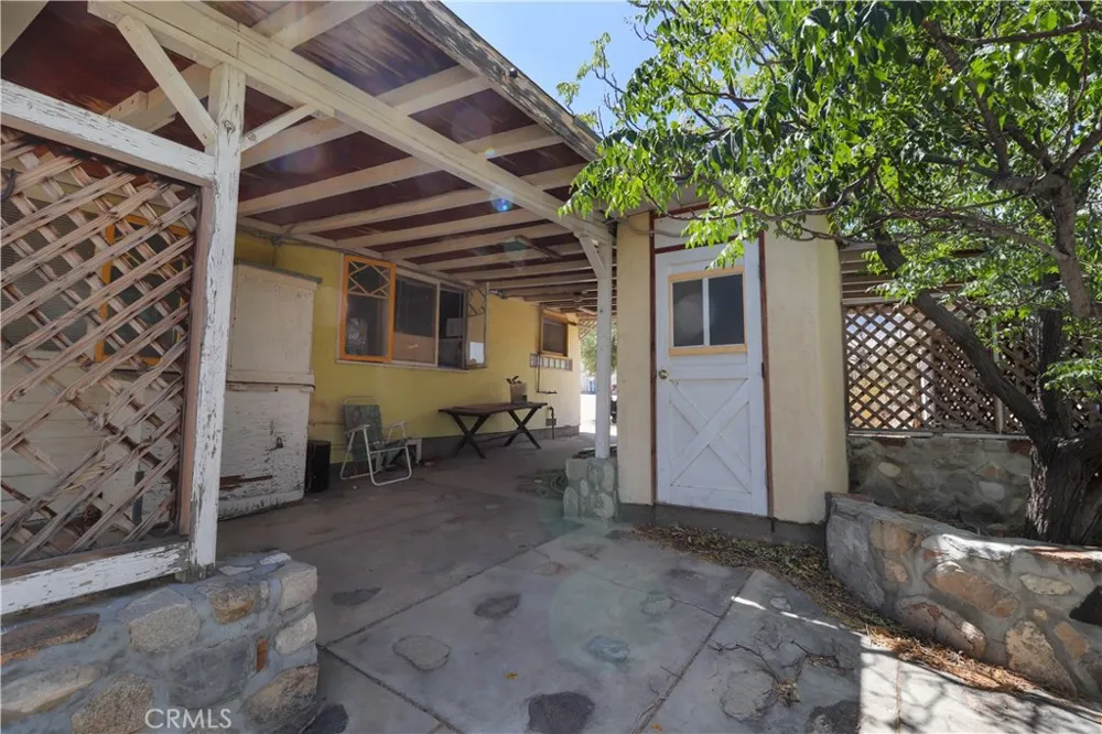7594 Fairlane Lucerne Valley, CA 92356