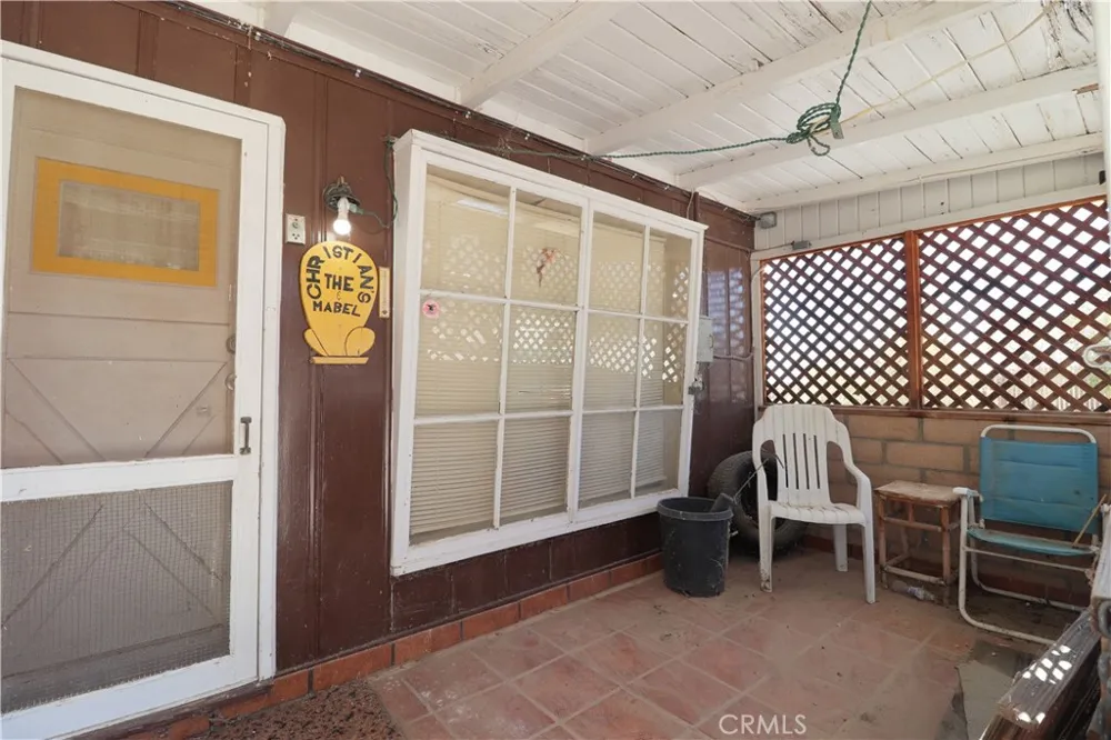 7594 Fairlane Lucerne Valley, CA 92356