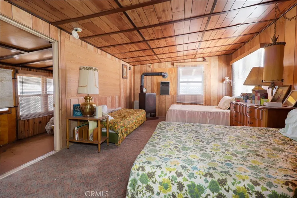 7594 Fairlane Lucerne Valley, CA 92356