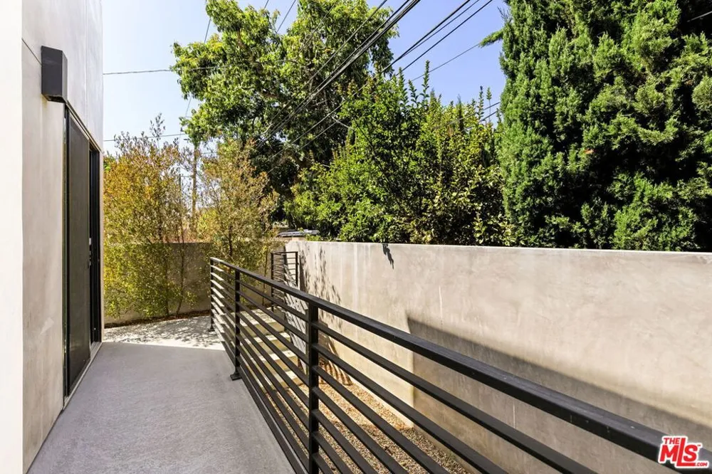 4180 Duquesne Avenue #3 Culver City, CA 90232