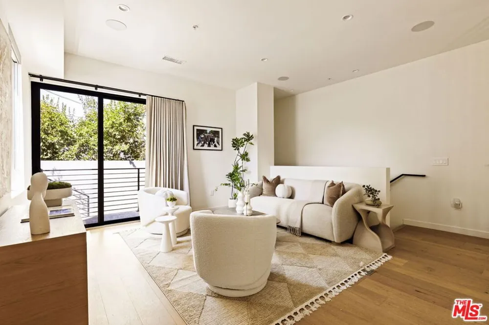 4180 Duquesne Avenue #3 Culver City, CA 90232