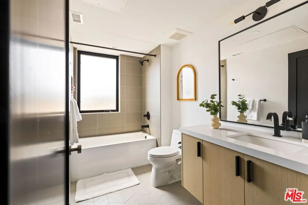 4180 Duquesne Avenue #3 Culver City, CA 90232