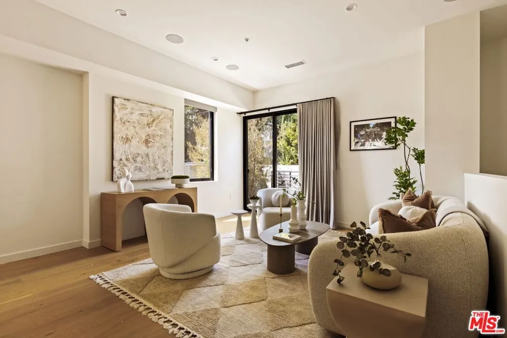 4180 Duquesne Avenue #3 Culver City, CA 90232