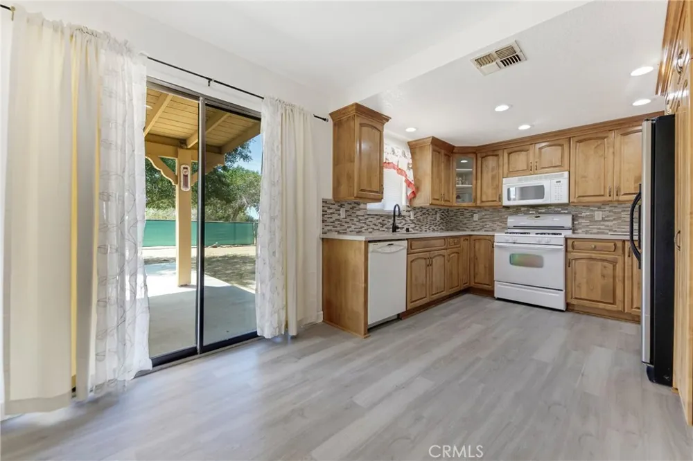 36421 106th E Littlerock, CA 93543