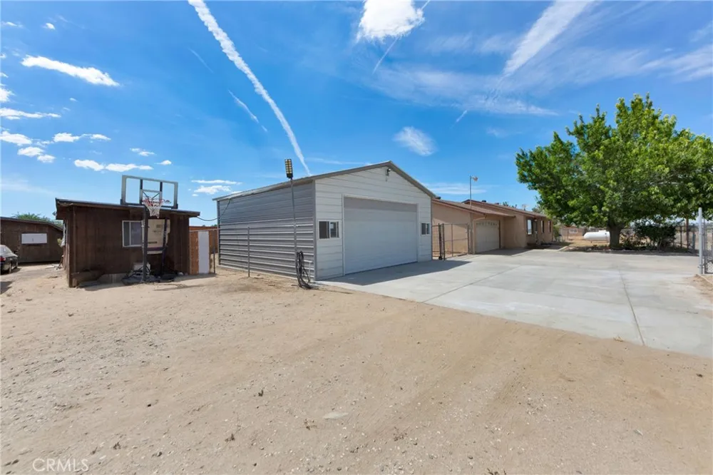 36421 106th E Littlerock, CA 93543