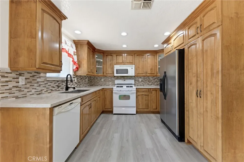36421 106th E Littlerock, CA 93543