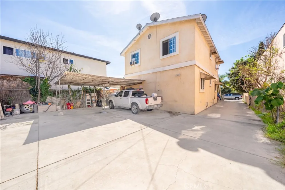 5335 Carlin Los Angeles, CA 90016