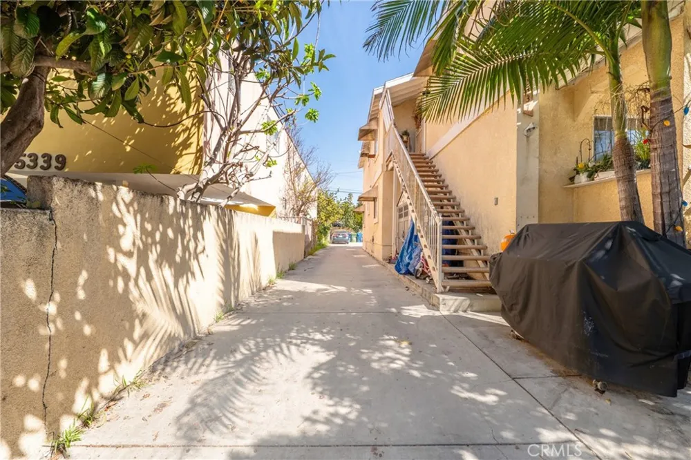 5335 Carlin Los Angeles, CA 90016