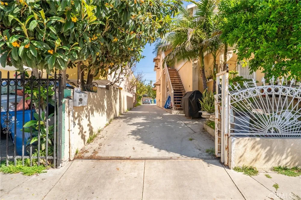 5335 Carlin Los Angeles, CA 90016