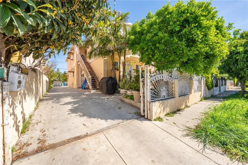 5335 Carlin Los Angeles, CA 90016