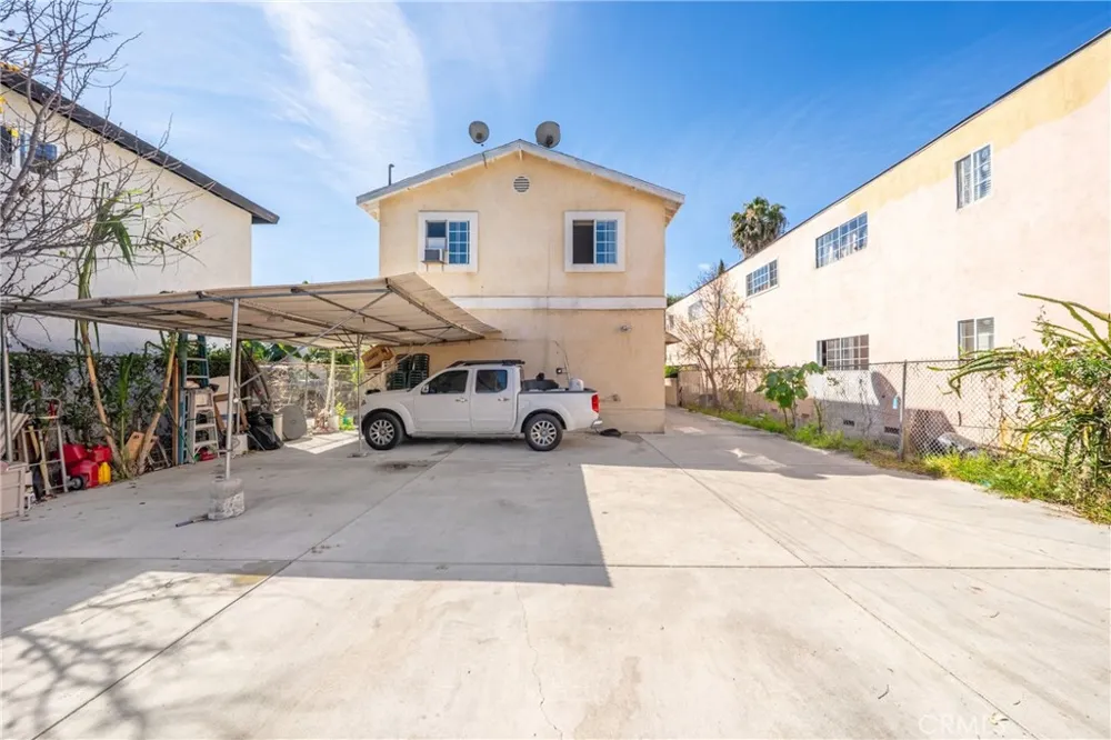 5335 Carlin Los Angeles, CA 90016
