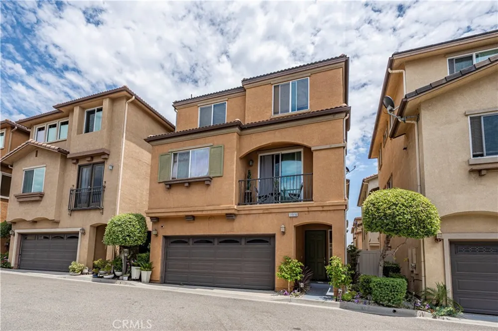 11916 Manzanilla Lane Los Angeles, CA 90047