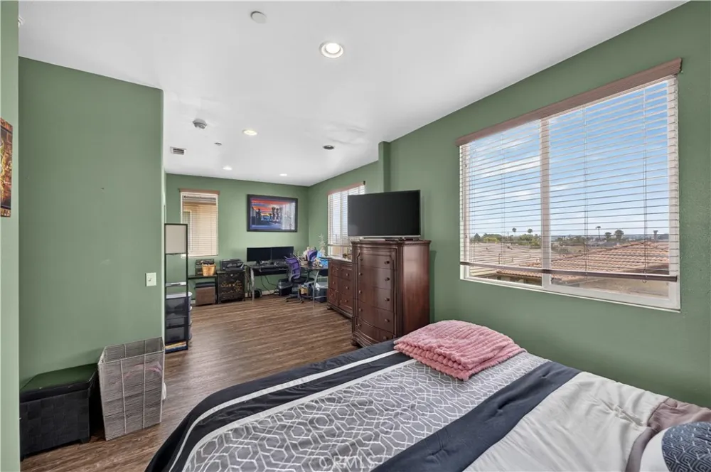 11916 Manzanilla Lane Los Angeles, CA 90047
