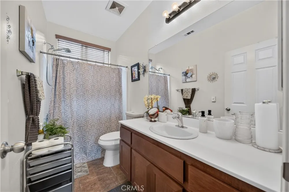 11916 Manzanilla Lane Los Angeles, CA 90047