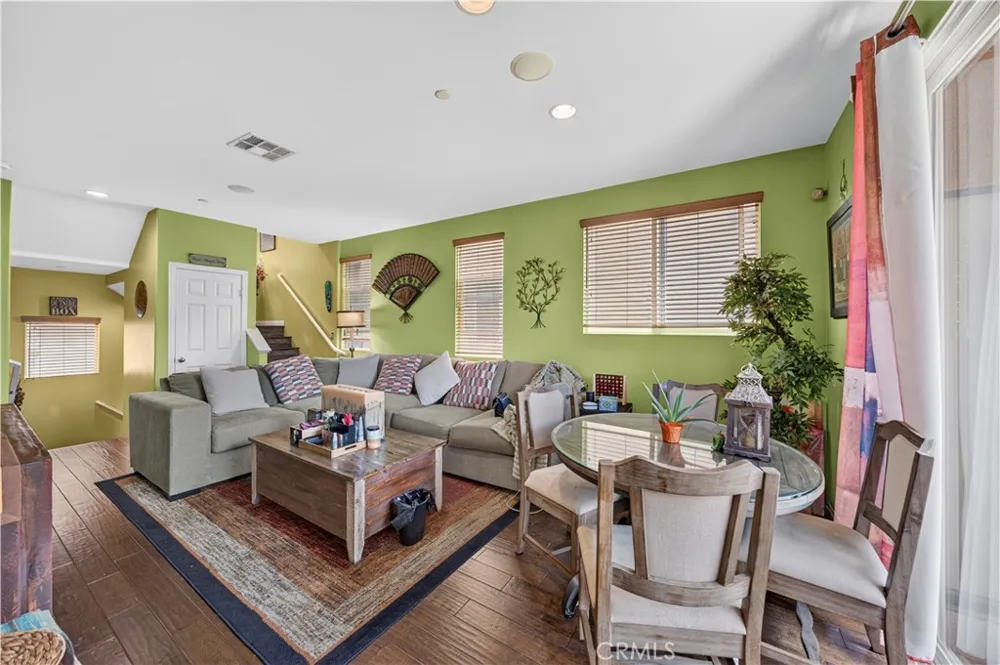 11916 Manzanilla Lane Los Angeles, CA 90047