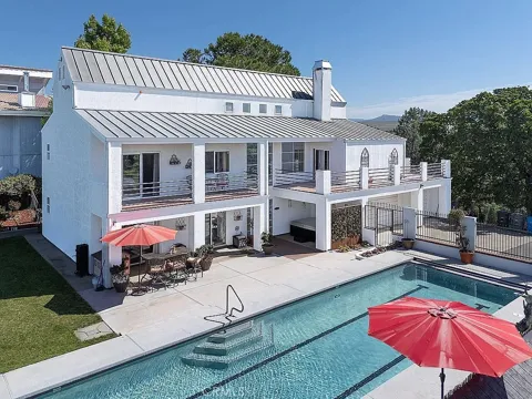 4 Lemon Hill Court