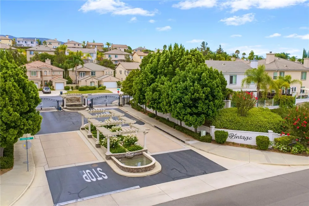 33352 Barrington Temecula, CA 92592